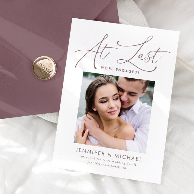 Por fin Invitación Mauve Script Photo Engagement (Subido por el creador)