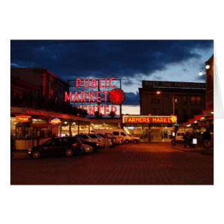 por la noche en el mercado de pike place