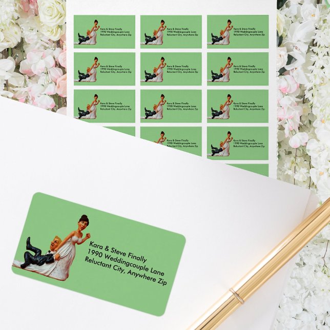 Por último Boda Pareja Funny Etiqueta Marrón y Rub (Finally Wedding Couple Funny Brown & Blond Address Label)