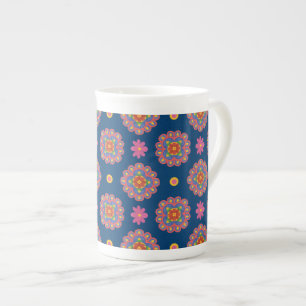 Porcelana Rangoli florece con puntos de polka en la taza de