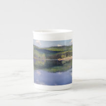 Sombra de la isla y de la nube - taza de la