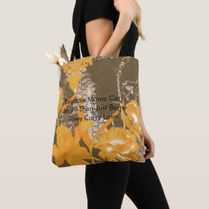 Porque las mamás llevan más que sólo bolsas