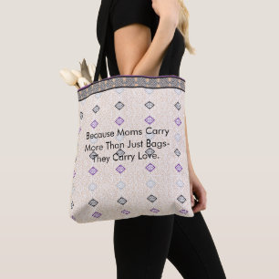 Porque las mamás llevan más que sólo bolsas