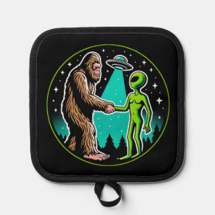 Porta Ollas Bigfoot Alien Alliance - Funny Scifi Cryptid