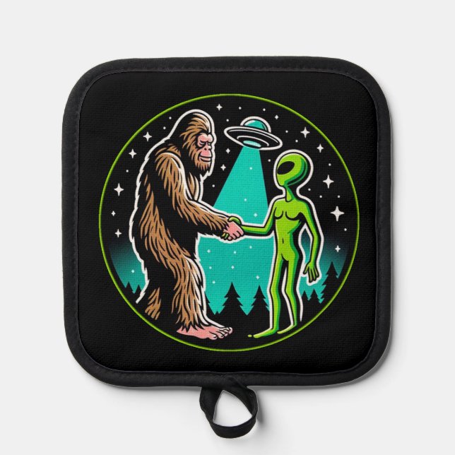 Porta Ollas Bigfoot Alien Alliance - Funny Scifi Cryptid (Anverso)