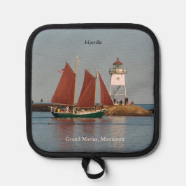 Porta Ollas Hjordis y Grand Marias Light