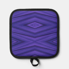 Porta Ollas  The front shows a purple geometric pattern