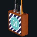 Portalápices Monograma Personalizado de franjas de perrito de l<br><div class="desc">Patrón de rayas naúticas modernas y elegantes,  personalizado con el monograma inicial de su personalizado en un marco de círculo de moda. Haga clic en Personalizar para cambiar el tipo de letra y los colores del monograma y crear uno propio y único de un diseño de tipo!</div>