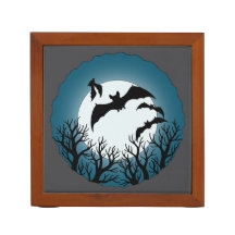 Murciélagos y árboles contra la luna