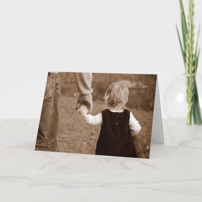 Portando la tarjeta del día de papá (Anverso)