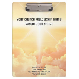 Portapapeles de la oficina de la iglesia en la nub