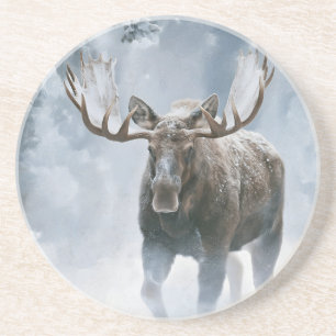 Posavasos Alce macho caminando a través de la nieve boreal