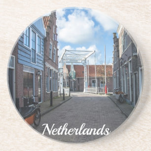 Posavasos Aldea holandesa con puente tradicional de madera