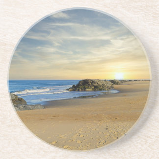 Posavasos Amanecer en una costa de arena