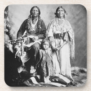 Posavasos Apache principal Antonio Maria con su familia,