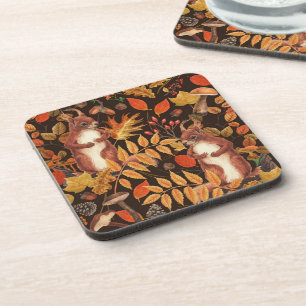 Posavasos ardillas y flora otoñales en marrón oscuro
