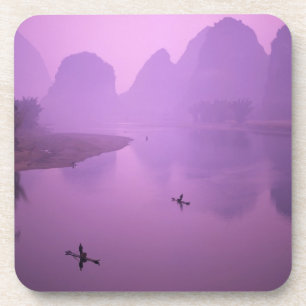 Posavasos Asia, China, Guanxi, Yangshou. Pescadores en balsa