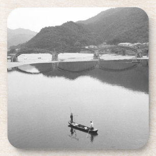Posavasos Asia, Japón, Iwakuni. Pescadores y puente históric