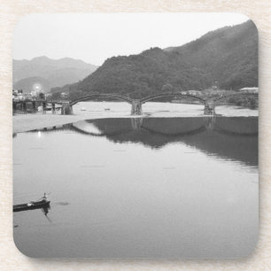 Posavasos Asia, Japón, Iwakuni. Pescadores y puente históric