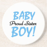 Posavasos Baby Boy Orgulloso Sister Gifts<br><div class="desc">¡La orgullosa nueva hermana de un hermano bebé que quiere anunciarlo al mundo con cajas de sake Baby Boy Orud Sister,  baldosas,  cuadernos,  ornamentos,  pegatinas,  tarjetas y más!</div>
