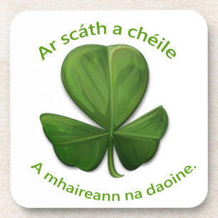 Posavasos Bajo el refugio del otro, la gente sobrevive