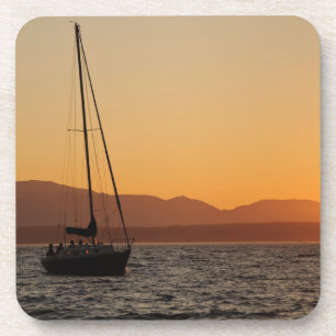 Posavasos Barco De Navegación Al Atardecer En El Sonido Pug