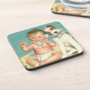 Posavasos Bebé lindo y ventilado habla por teléfono con perr