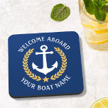 Posavasos Bienvenida a bordo Nombre del barco Anchor Marina<br><div class="desc">Un conjunto de tartas de bebidas de corcho con temática náutica con bienvenida a bordo y tu nombre de barco personalizado, nombre de familia u otro texto deseado. Cuenta con un ancla de barco diseñado por personalizados con hojas de laurel de estilo dorado y una estrella en azul marino clásico...</div>