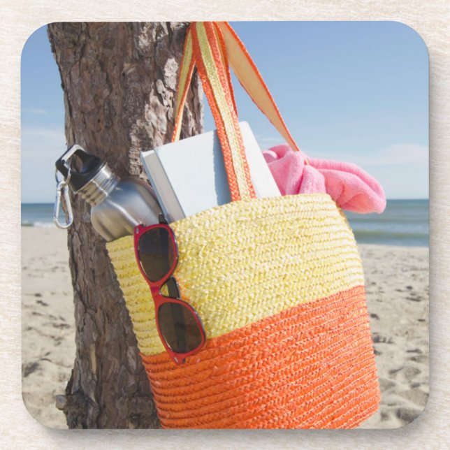 Posavasos Bolso que cuelga en tronco de árbol en la playa de (Frente)