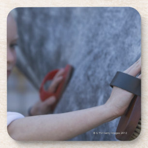 Posavasos caballo blanco de cepillado 2 de la chica joven