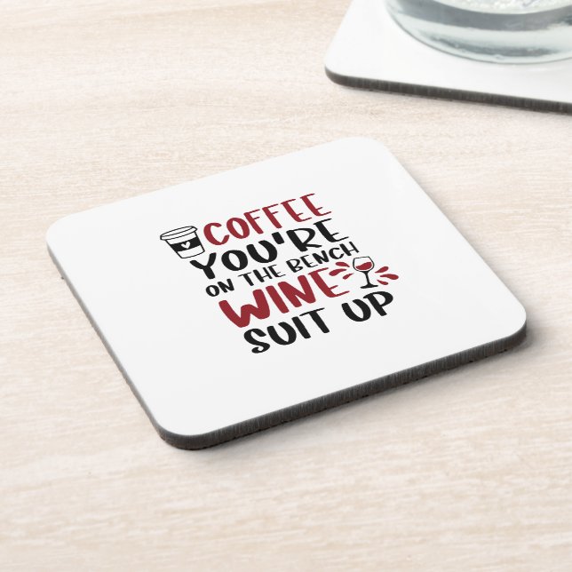 Posavasos Café estás en el Bench Wine Suit Up Funny (Lado Izquierdo)