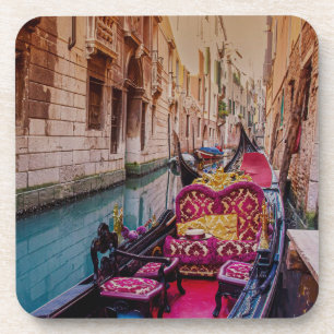 Posavasos Canal con gondola tradicional en Venecia, Italia
