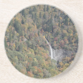 Posavasos Cascada en las montañas Blue Ridge en otoño
