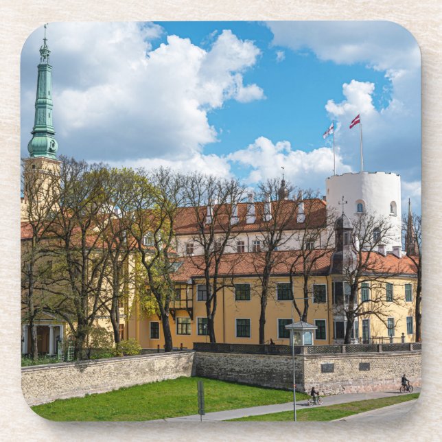 Posavasos Castillo Riga durante el día soleado en Riga, Leto (Frente)