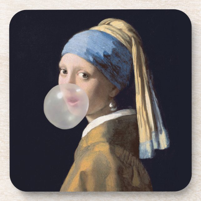 Posavasos Chica con arete de perlas soplando un chicle de bu (Frente)