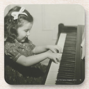 Posavasos Chica que juega el piano