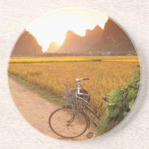 Posavasos China, Guangxi. Yangzhou, bicicleta en el país