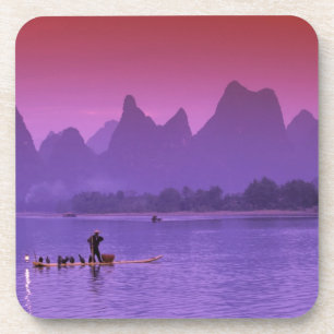 Posavasos China, Guanxi. Río Li un solo cormorán