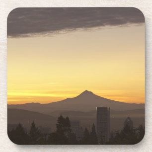Posavasos Cielo del amanecer sobre Portland y Mt. Hood, Oreg