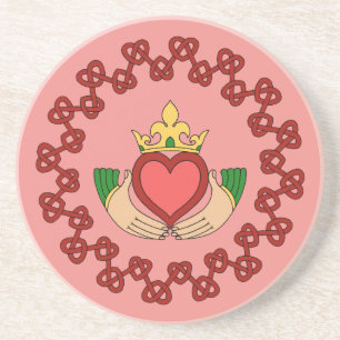 Posavasos Claddagh y Red Knotwork sobre rosa