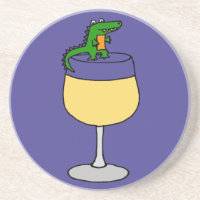 Cocodrilo divertido en la copa de vino