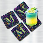 Posavasos Cócteles y bebidas neones en monograma negro<br><div class="desc">Duras galletitas de plástico con una divertida impresión de cócteles en colores de neón - rosa caliente, verde limón, naranja, turquesa y verde limón sobre fondo negro . Conjunto de 6 apisonadores medida 3, 8" x 3, 8". Acento Guay en su decoración, bar o regalo como regalo. ¡Un regalo divertido...</div>