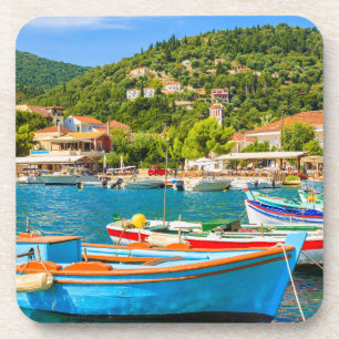 Posavasos Coloridos barcos de pesca griegos en el puerto de 
