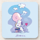 Posavasos Confort y seguridad | Charlie y Snoopy Hug<br><div class="desc">Echa un vistazo a este diseño super lindo de cacahuetes con Charlie Brown y Snoopy.</div>