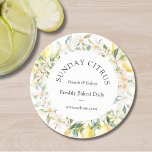 Posavasos Corona floral de limones amarillos y flores blanca<br><div class="desc">Eleva la presentación de tu producto con la corona floral de limones amarillos y flores blancas. Con una hermosa ilustración de acuarela y textos personalizables,  es ideal para dar un toque fresco y natural a la marca de tu negocio. Adecuado para restaurantes,  cafeterías,  panaderías y comida artesanal.</div>