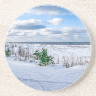 Posavasos Costa del Mar Báltico cubierta de nieve en inviern