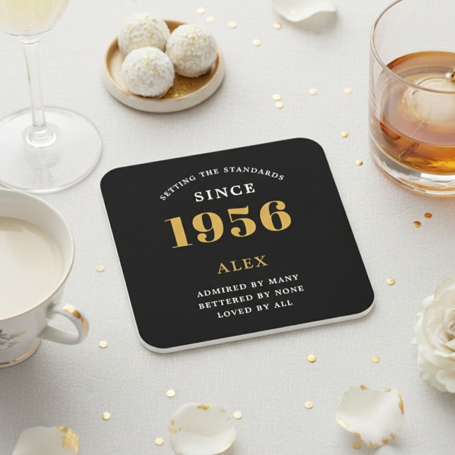 Posavasos Cuadrado De Papel 70th Birthday Name 1956 Year Black Gold Custom (1956 paper coaster. White and gold background.)