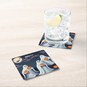 Posavasos Cuadrado De Papel Adorables Fantasmas Sosteniendo Calabazas Bajo una