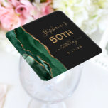 Posavasos Cuadrado De Papel Agate Script Emerald Green Gold Dark 50 cumpleaños<br><div class="desc">Estas elegantes y modernas tardes para fiestas de 50 años cuentan con un diseño de color verde esmeralda y geodésico adornado con un falso purpurina de oro. Personalizar fácilmente el texto de color dorado en un fondo negro de pizarra con el nombre del invitado de honor, el año de cumpleaños...</div>