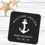 Posavasos Cuadrado De Papel Anclaje de barco negro personalizado<br><div class="desc">Moda y modernas tostadoras náuticas para los clientes del barco,  con un ilustracion blanco de ancla sobre fondo negro. Personalice el texto "Welcome Aboard" y el nombre y ubicación de su barco en una elegante tipografía blanca.</div>